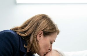 While the rest of the family was weeping, my greedy aunt secretly slipped Grandma’s million-dollar diamond ring off her finger right on her deathbed. She thought she got away with the ultimate theft—until exactly two days after the funeral, a mysterious package arrived that made her turn pale with pure terror.